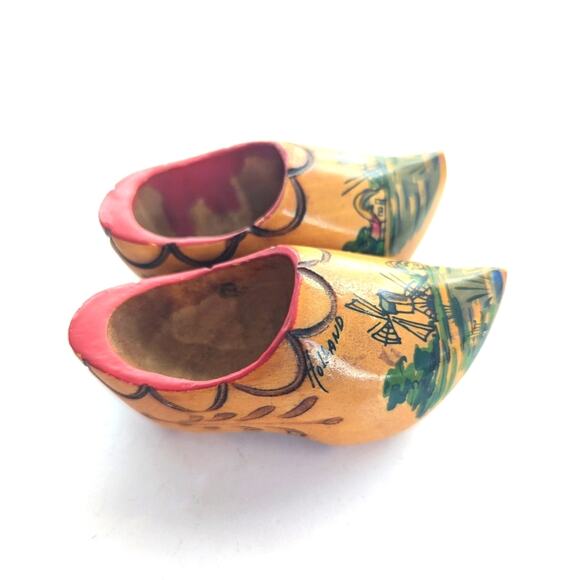 Vintage Hand Carved Hand Painted Traveler Holland Wooden Clogs Souvenir Decor - Picture 4 of 7
